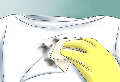 Enlever les taches d'un objet blanc