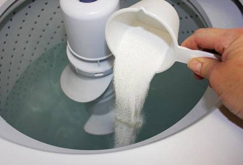 Produits chimiques pour le blanchiment des synthétiques et l'élimination des taches