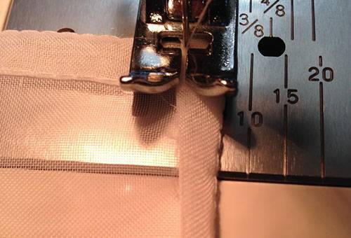 Traitement du coin du rideau de queue