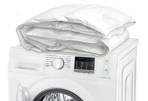 Machine à laver et couverture blanche