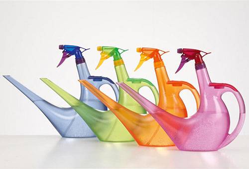 Arrosoirs avec pistolets pulvérisateurs pour arroser les fleurs