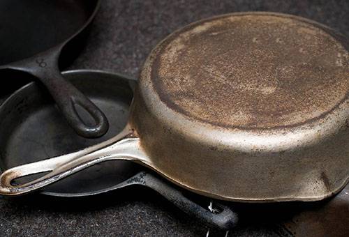 Batterie de cuisine en fonte