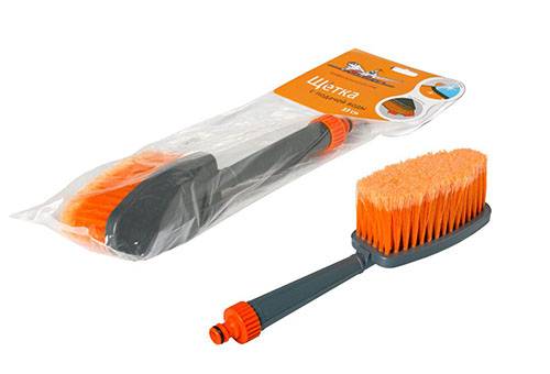 Brosse dure avec réservoir d'eau