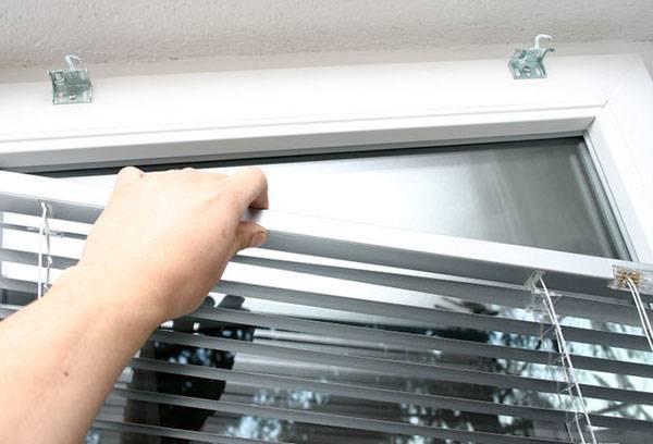 Enlever les stores horizontaux d'une fenêtre