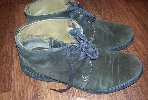 Les chaussures en daim ont perdu leur couleur