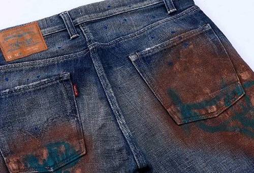 Jeans tachés par la rouille