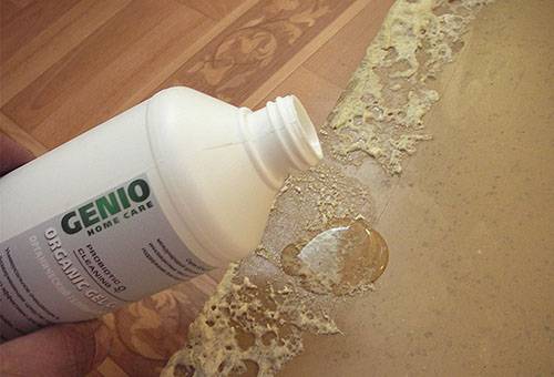 Enlever la vieille mousse