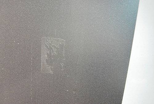 Ruban adhésif sur verre dépoli