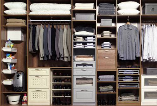 Rangement dans le placard