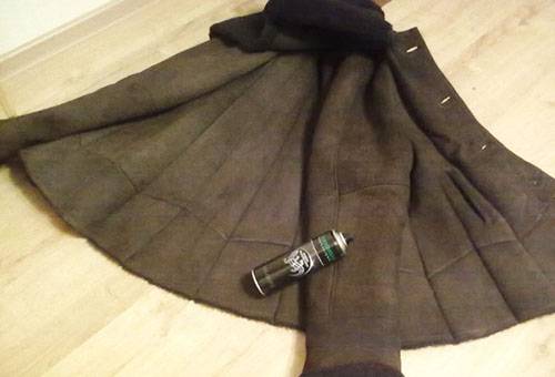 Peau de mouton naturelle et agent nettoyant