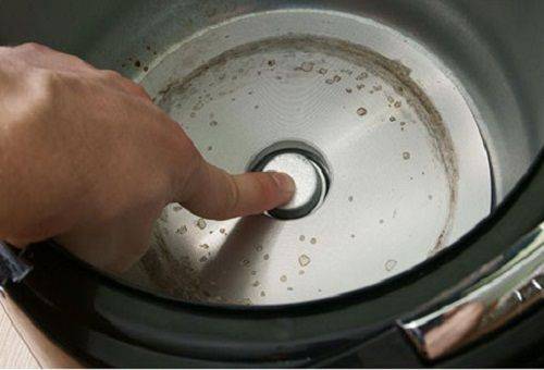 pollution au fond du multicuiseur