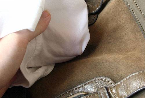 Nettoyage d'un sac en daim