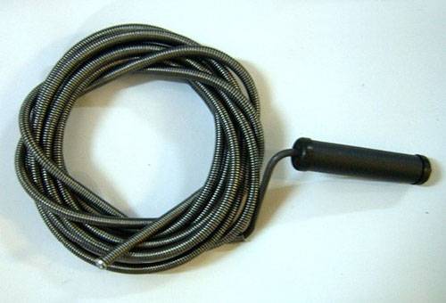 Câble pour éliminer les obstructions dans les tuyaux