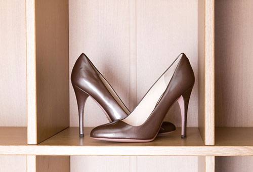 Stockage de chaussures en cuir verni