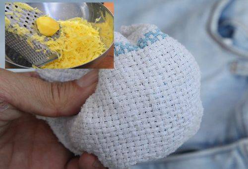 pommes de terre râpées à partir de taches