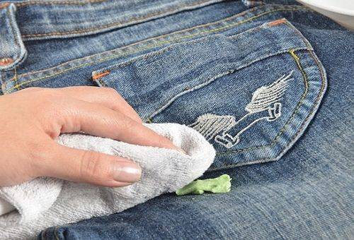 chewing-gum sur un jean