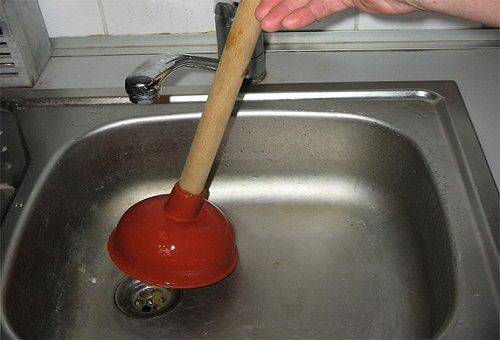 nettoyage des éviers de plomberie