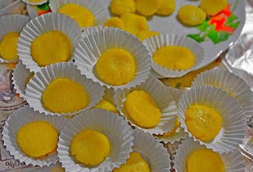 Appâts pour blattes à base d'œufs, d'huile et d'acide borique