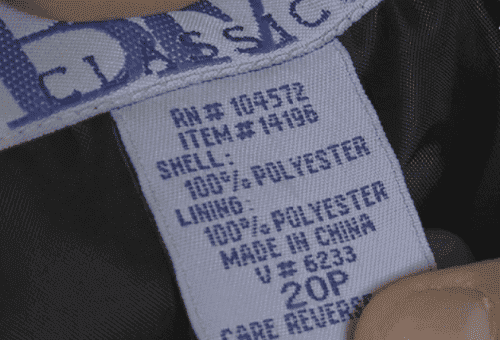 marque sur une veste en polyester