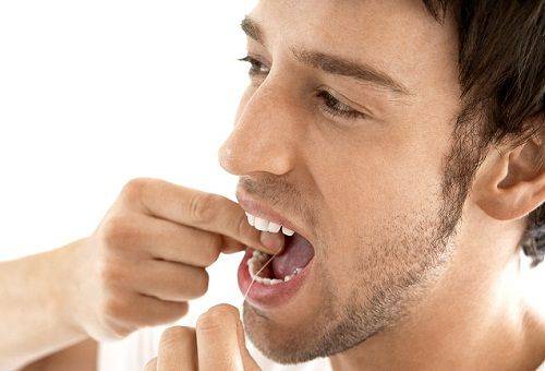 homme soie dentaire