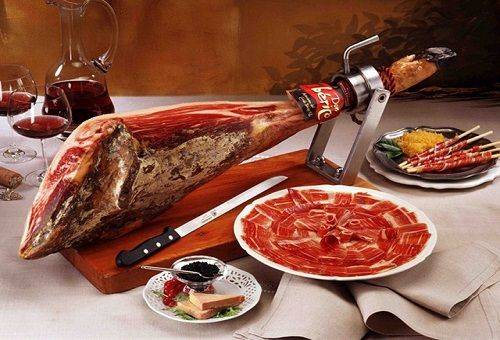 jamon haché sur une assiette