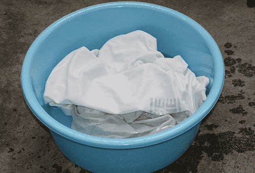 choses blanches trempées dans le blanc