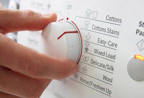 doudoune en mode lavage dans la machine à laver