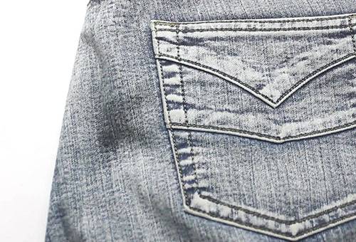 Tache d'huile sur les jeans