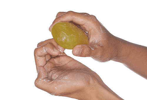 se laver les mains avec du savon