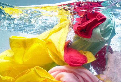 Laver les objets colorés