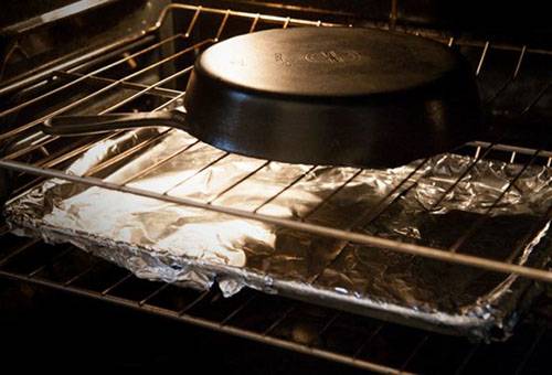 Recuit d'une poêle en fonte