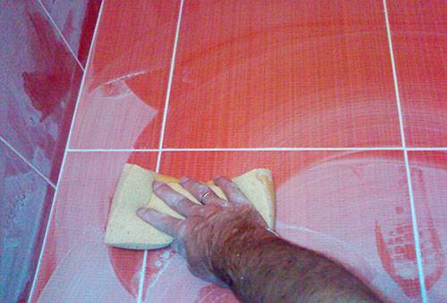 Enlever le coulis des carreaux