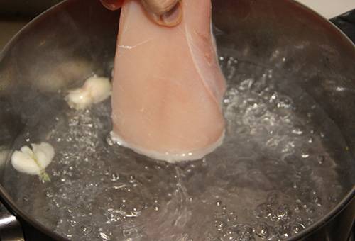 Poitrine de poulet bouillir