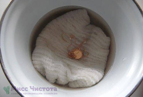 Nettoyage à l'eau bouillante avec du bicarbonate de soude