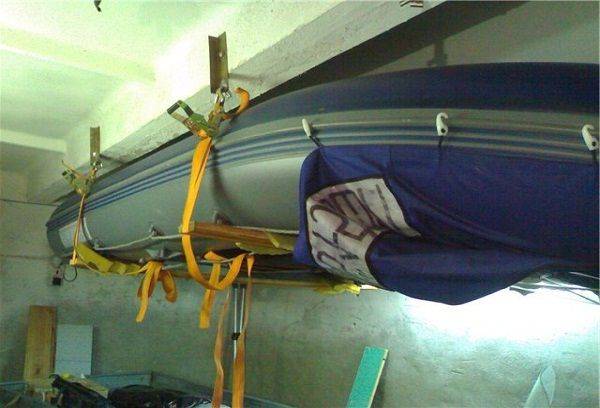 Bateau suspendu en PVC