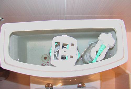 Il y a peu d'eau dans le réservoir des toilettes