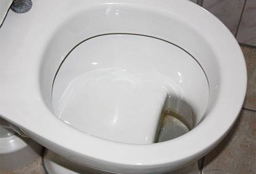 Cuvette de toilette avec étagère