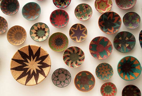 Assiettes décoratives au mur