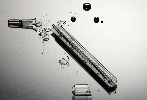 Le thermomètre à mercure s'est écrasé