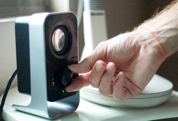 L'homme a allumé la musique