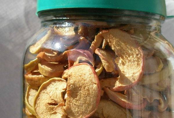 Pot de pommes séchées