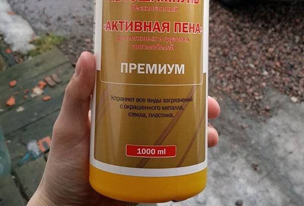 Mousse active pour le lavage des voitures