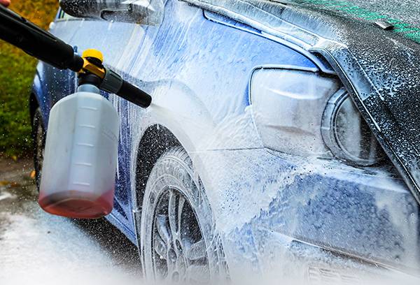 Lavage de voiture sans contact