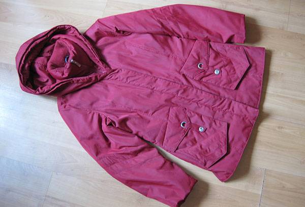 Veste séchant sur le sol