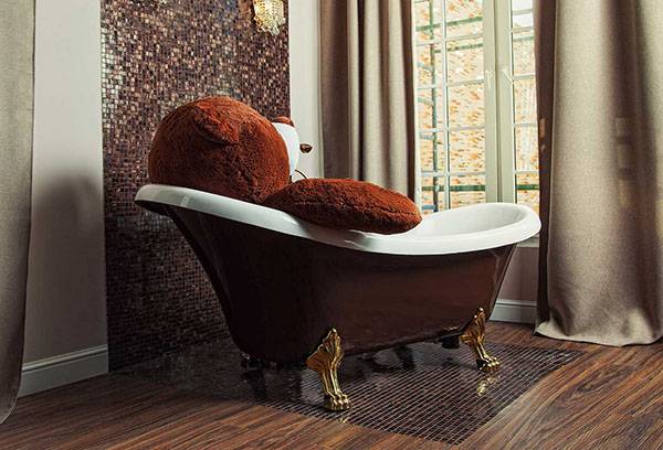 Nounours dans la salle de bain