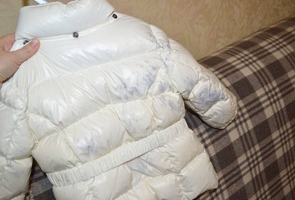 Taches sur la doudoune du bébé