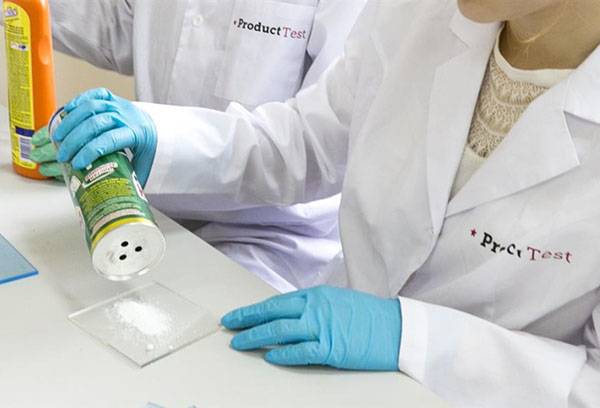 Test de la poudre de nettoyage pour la cuisine