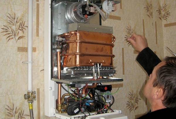 colonne sur le mur de l'appartement