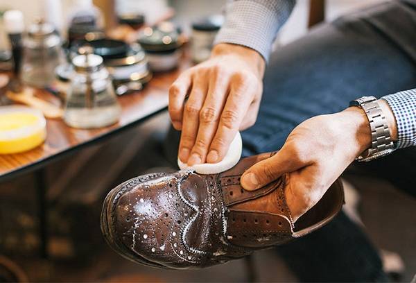 cirage de chaussures