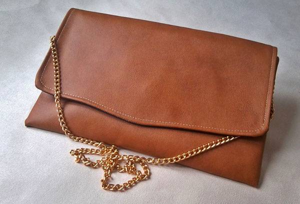 Pochette en faux cuir